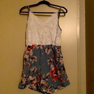 Cute floral romper !